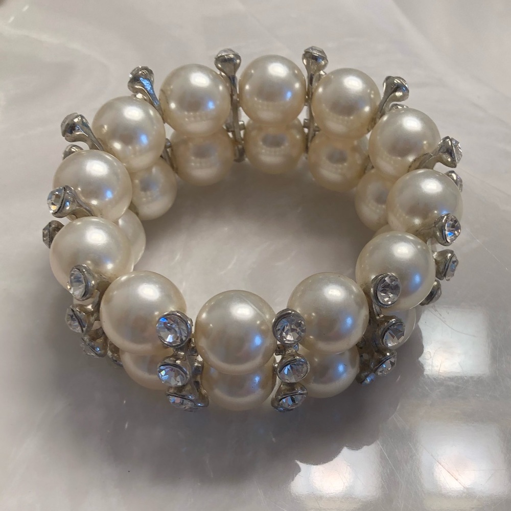 Pearl with crystals bracelet